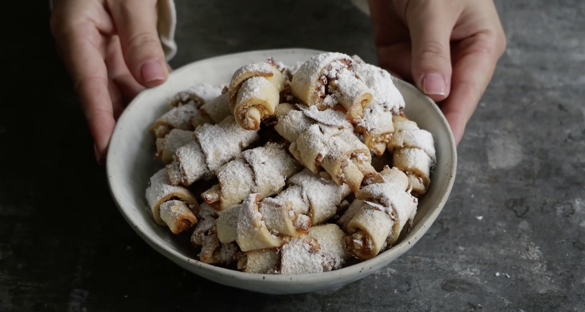 Cornișoare cu dulceață de portocală și nuci